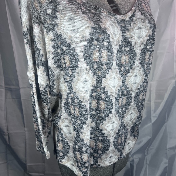 Kristin Nicole Geometric Patterned Semi Sheer Knit Blouse Size XL - Picture 5 of 13